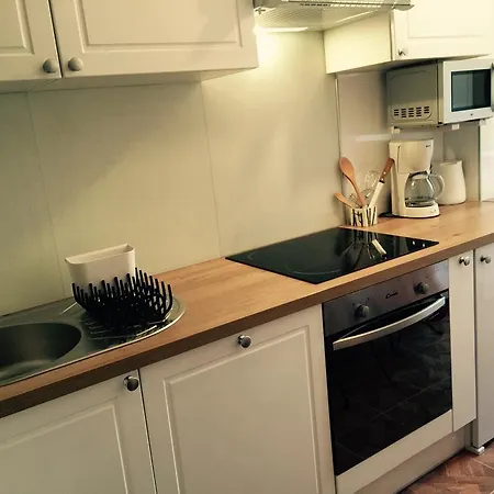 Henriiv Apartment *